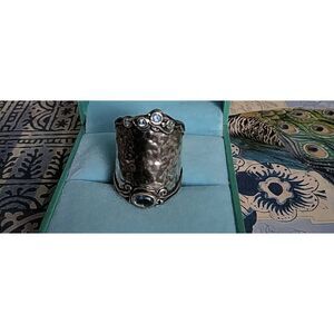 NWOT~OR PAZ ITALY Wide Hammered Band with Bezel Set Blue Topaz Gems